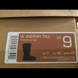 Women’s boots size 9. Brand new in box.